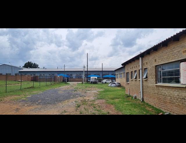 3,674M² WAREHOUSE FOR SALE IN AUREUS